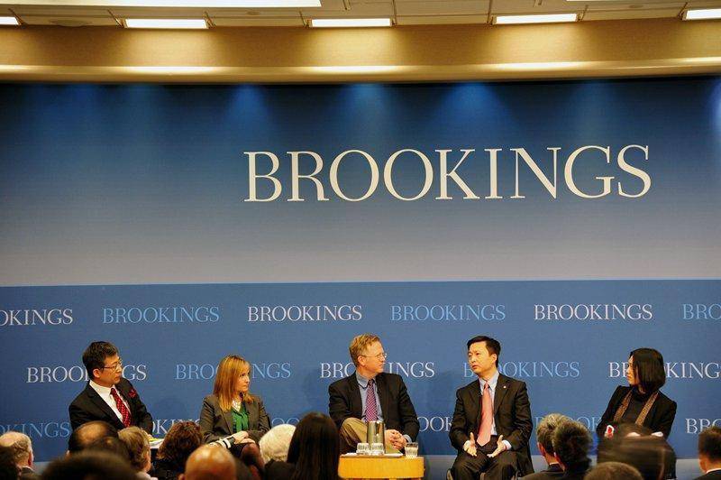 特朗普对华强硬施压，中国连续三月零购美原油，美紧急解除三项对华禁令