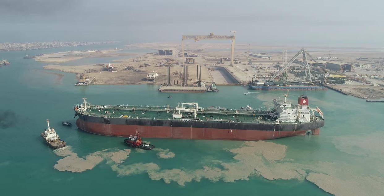 中国为何不买单？美军强行掌控约委内瑞拉5000万桶原油，每桶涨2美元，中国一桶不要，抢油容易，但无中国买家、无资本跟进，资源反成包袱