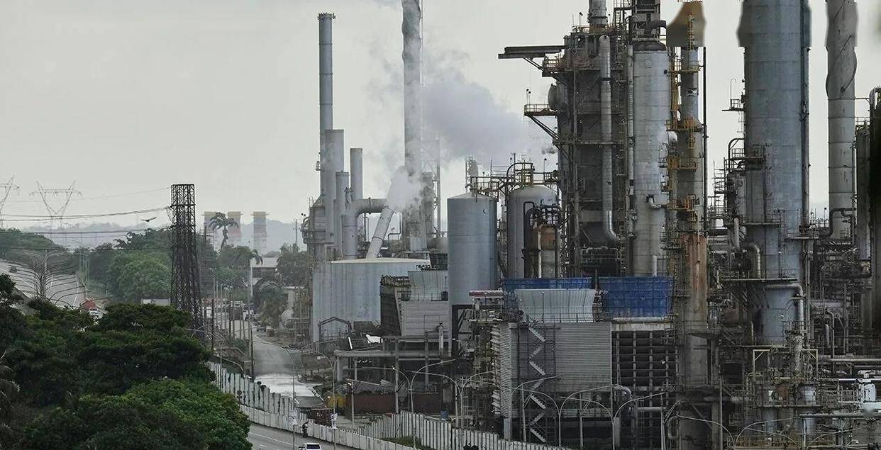 中国为何不买单？美军强行掌控约委内瑞拉5000万桶原油，每桶涨2美元，中国一桶不要，抢油容易，但无中国买家、无资本跟进，资源反成包袱